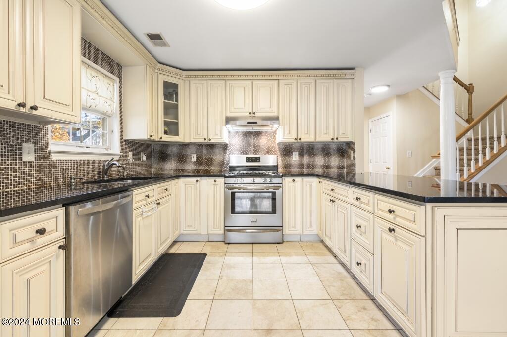 1 Painted Wagon Road Holmdel, NJ 07733 - Photo 16 of 31 16-Kitchen