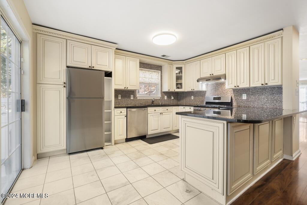 1 Painted Wagon Road Holmdel, NJ 07733 - Photo 17 of 31 17-Kitchen