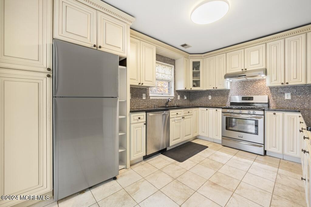 1 Painted Wagon Road Holmdel, NJ 07733 - Photo 18 of 31 18-Kitchen