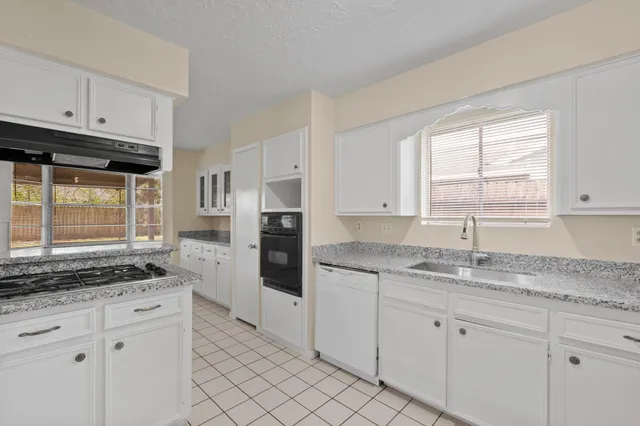 $2,050 | 10534 Huntington View Drive, Houston, TX 77099