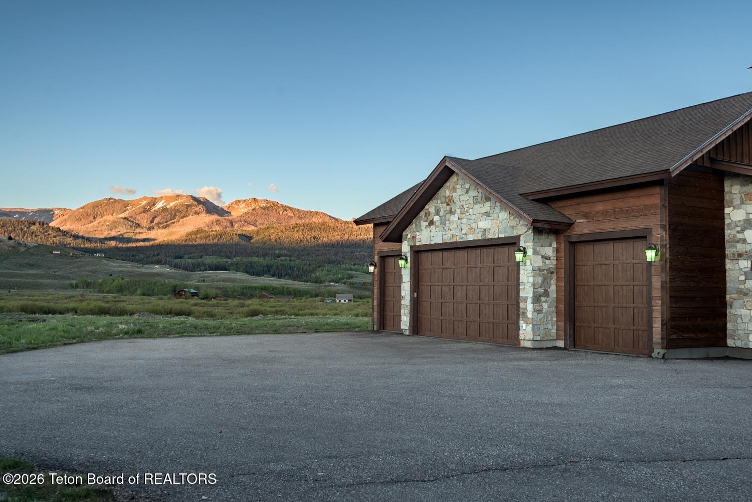 29 White Point Road Cora, WY 82925 - Photo 100 of 102 Attached garage and mountains