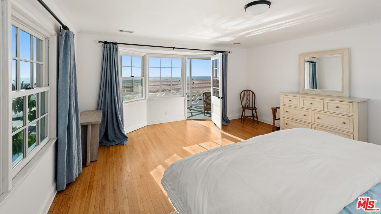 605 Palisades Beach Road Santa Monica, CA 90402 - Photo 21 of 33 a bedroom with a bed and a large window