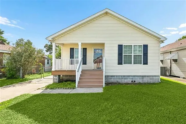 $219,900 | 2202 Stander Place, Chalmette, LA 70043