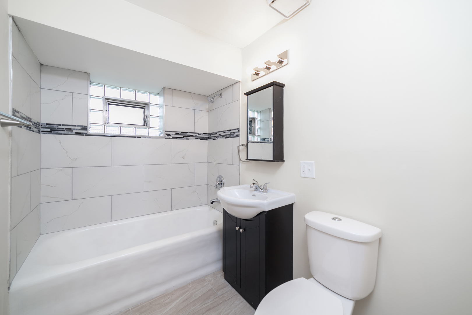 3081 South Lock Street, Unit 2F Chicago, IL 60608 - Photo 3 of 7