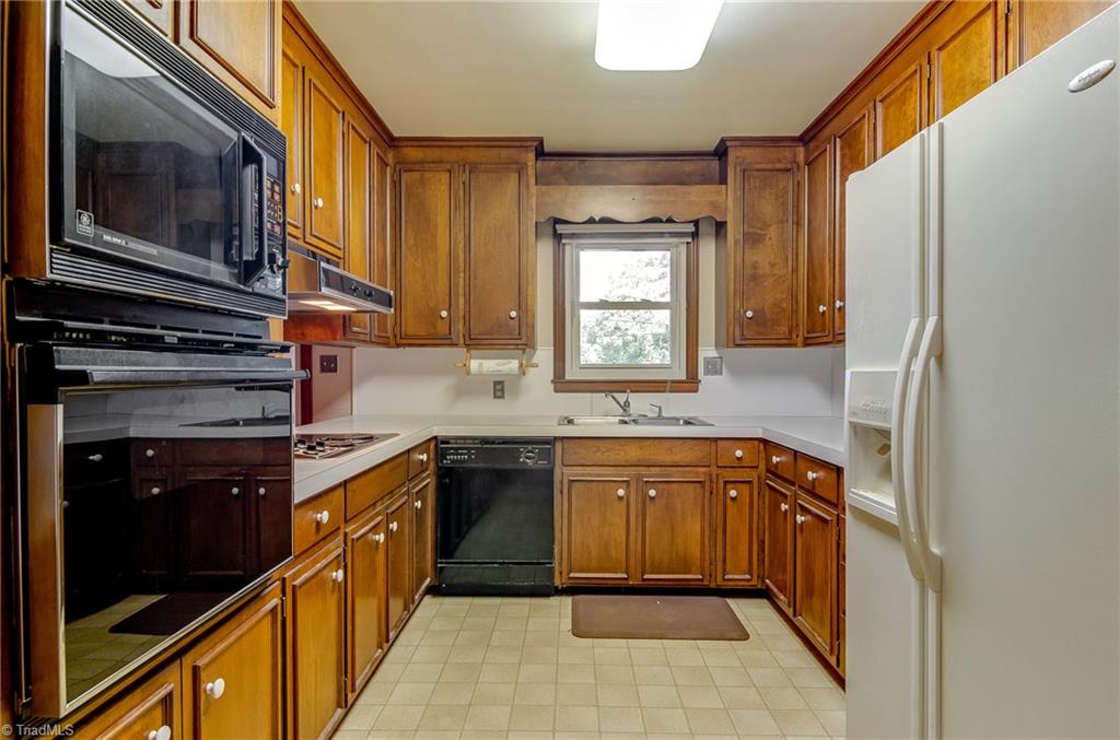 1420 Coventry Road High Point, NC 27262 - Photo 7 of 30 Gallery Image 7