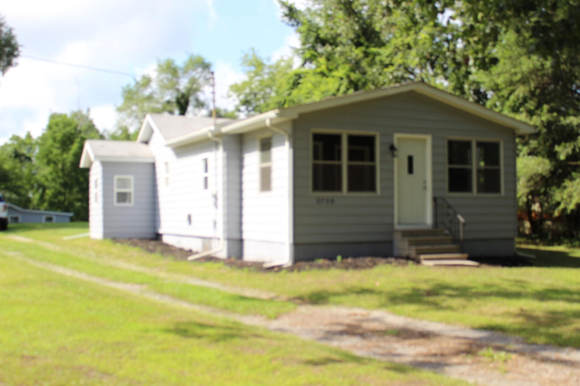 2735 Marion Road Jackson, MI 49201 - Photo 3 of 18 IMG_3929