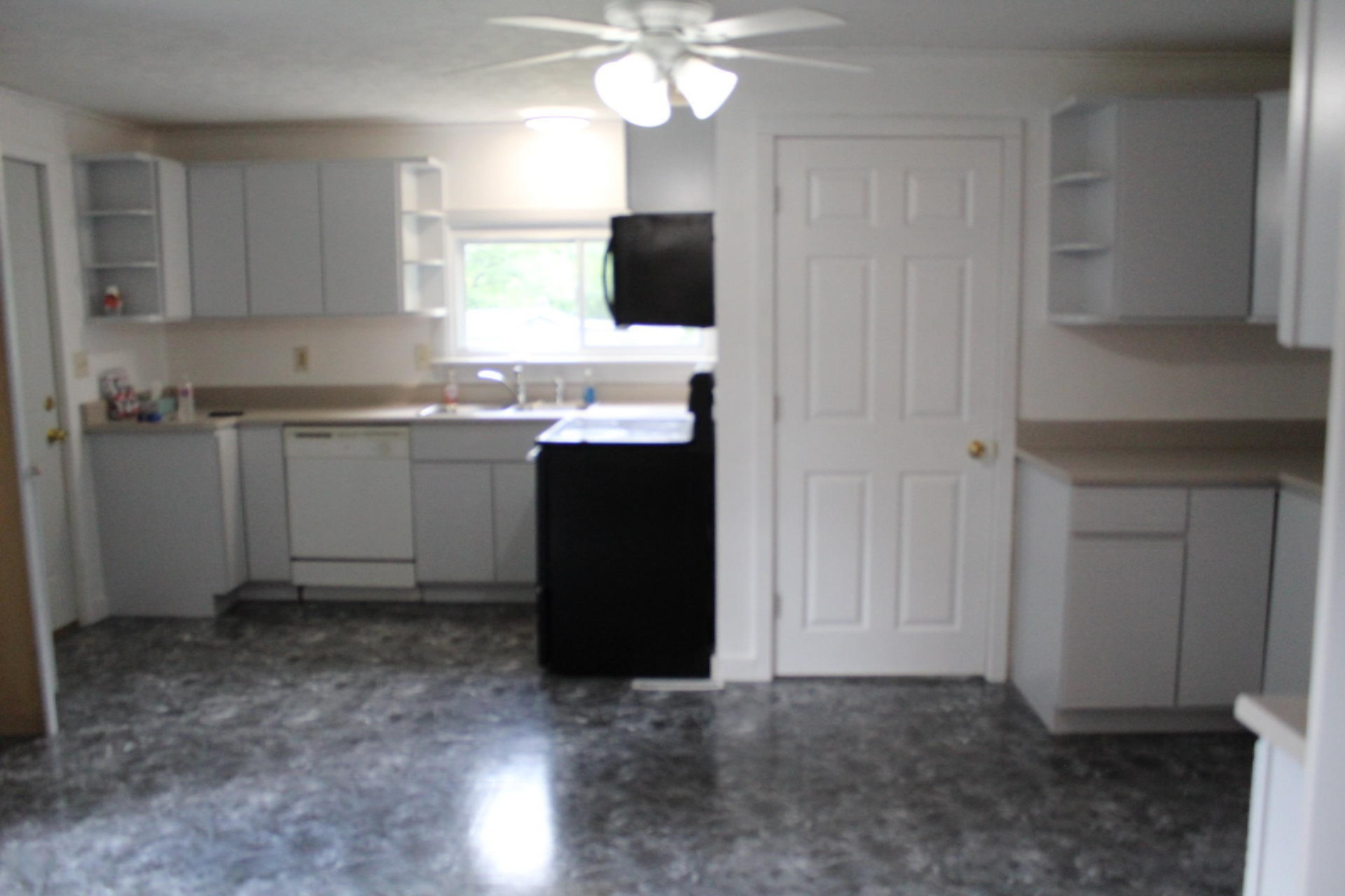 2735 Marion Road Jackson, MI 49201 - Photo 6 of 18 IMG_3912