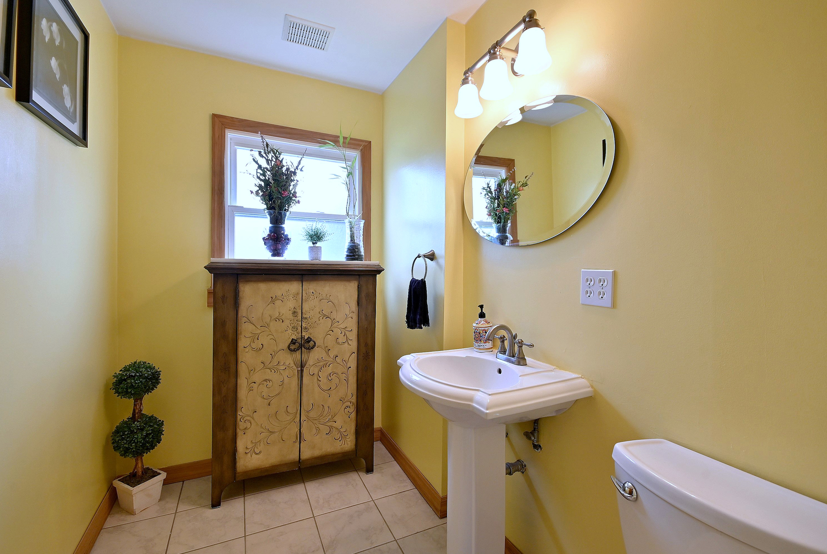 1495 East Algonquin Road Des Plaines, IL 60016 - Photo 12 of 41 a bathroom with a sink mirror and toilet