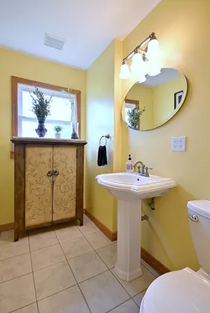 $487,000 | 1495 East Algonquin Road, Des Plaines, IL 60016