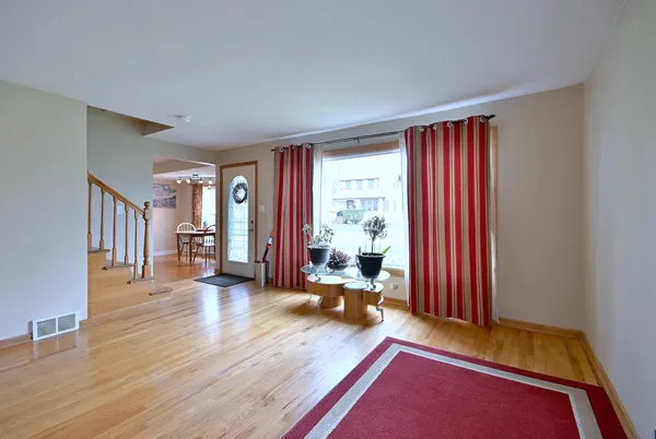 $487,000 | 1495 East Algonquin Road, Des Plaines, IL 60016