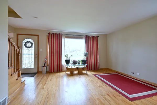 $487,000 | 1495 East Algonquin Road, Des Plaines, IL 60016