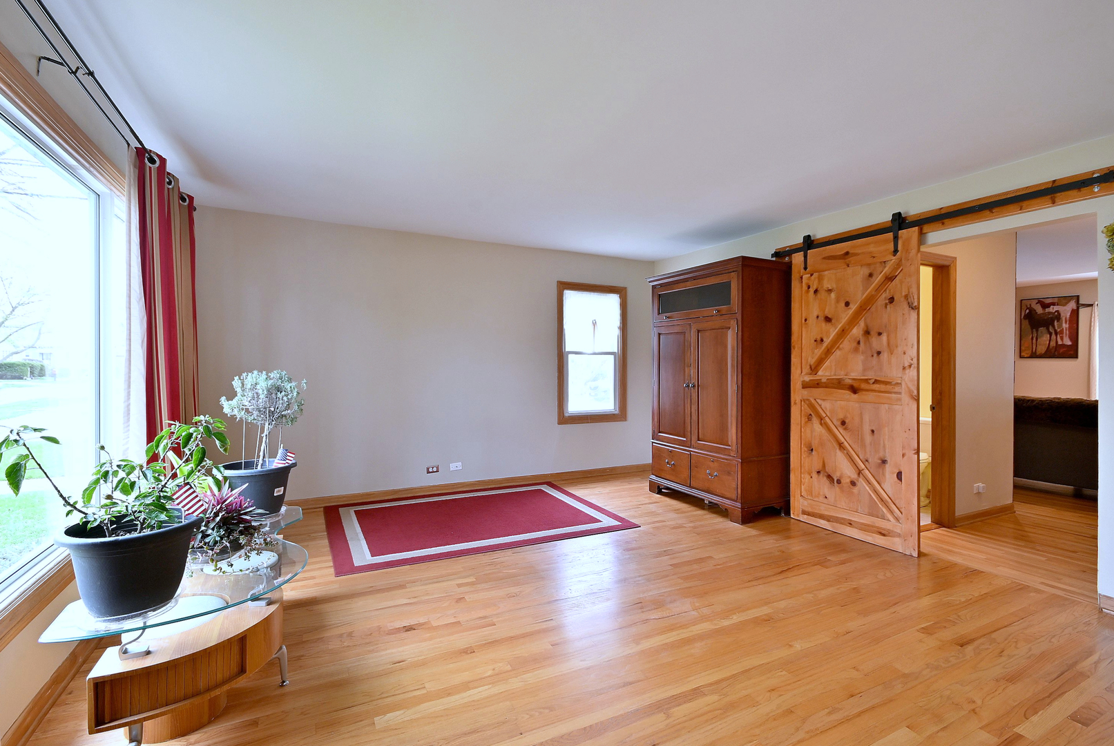 1495 East Algonquin Road Des Plaines, IL 60016 - Photo 16 of 41 a room with furniture and a potted plant