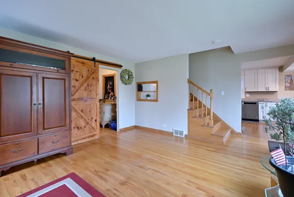 $487,000 | 1495 East Algonquin Road, Des Plaines, IL 60016