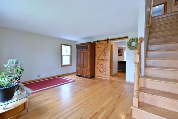 $487,000 | 1495 East Algonquin Road, Des Plaines, IL 60016