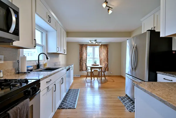 $487,000 | 1495 East Algonquin Road, Des Plaines, IL 60016