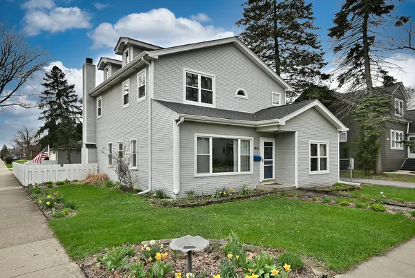 $487,000 | 1495 East Algonquin Road, Des Plaines, IL 60016