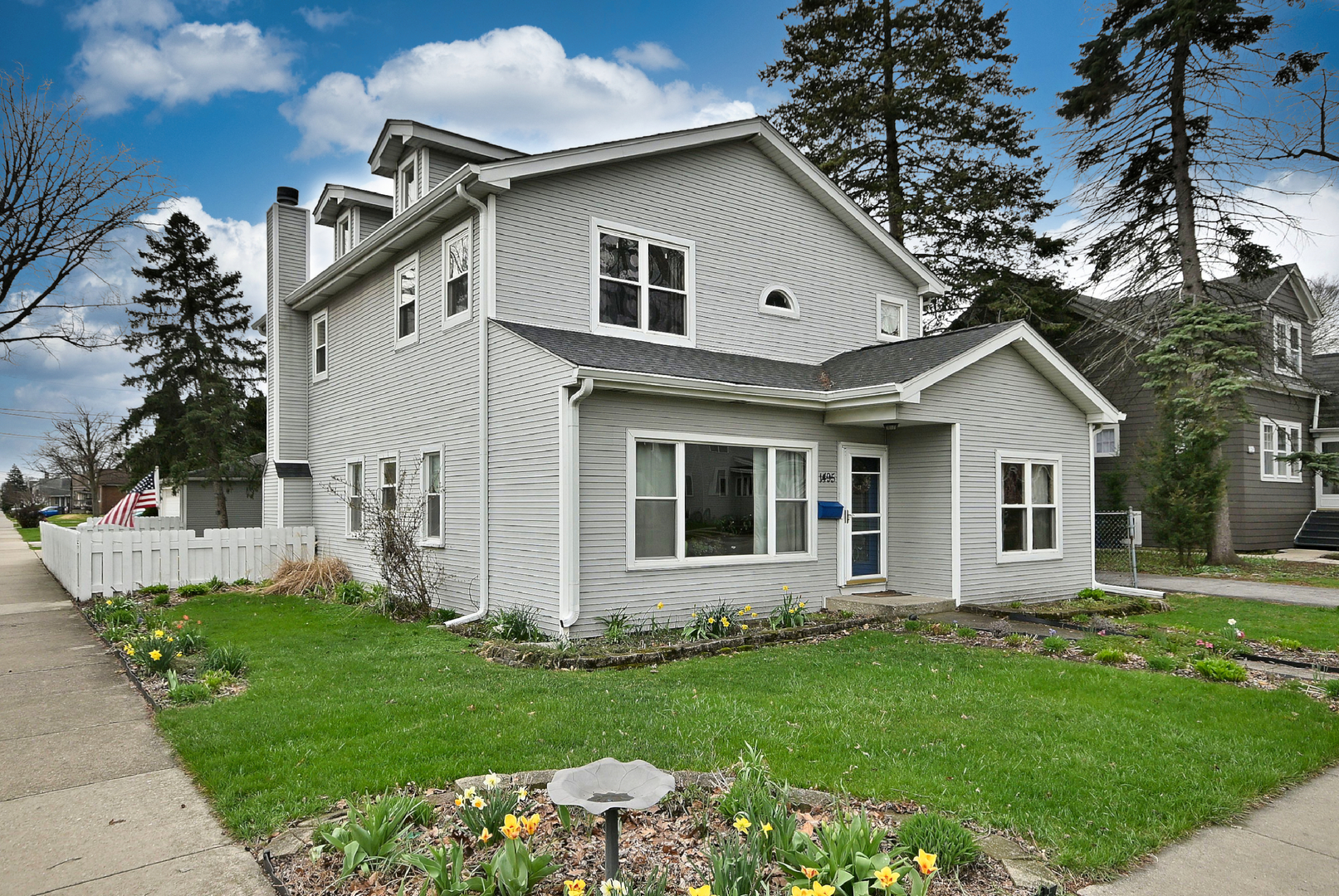 1495 East Algonquin Road Des Plaines, IL 60016 - Photo 2 of 41 a view of a house with backyard and garden