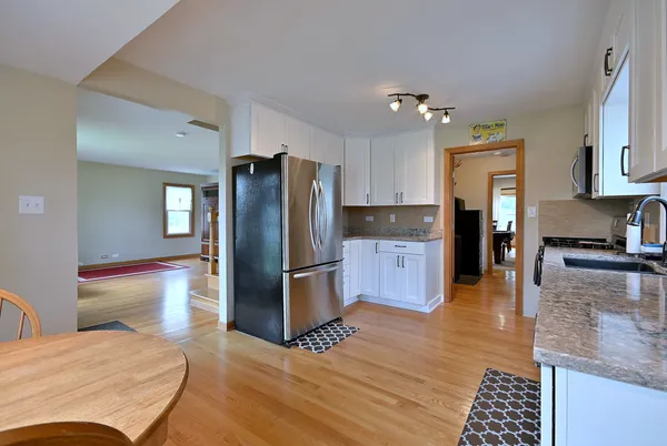 $487,000 | 1495 East Algonquin Road, Des Plaines, IL 60016