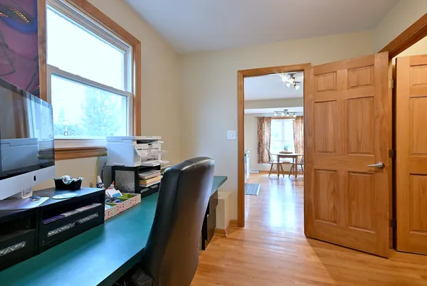 $487,000 | 1495 East Algonquin Road, Des Plaines, IL 60016