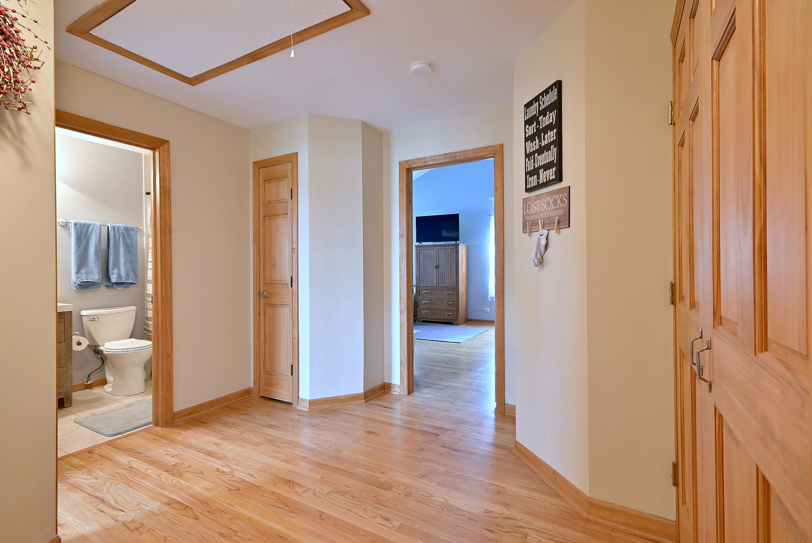 1495 East Algonquin Road Des Plaines, IL 60016 - Photo 26 of 41 a view of a hallway with wooden floor and a bathroom