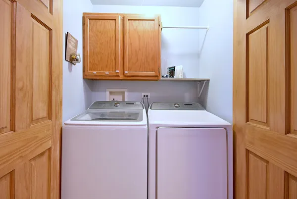 $487,000 | 1495 East Algonquin Road, Des Plaines, IL 60016