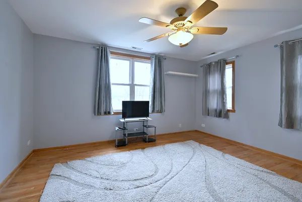 $487,000 | 1495 East Algonquin Road, Des Plaines, IL 60016