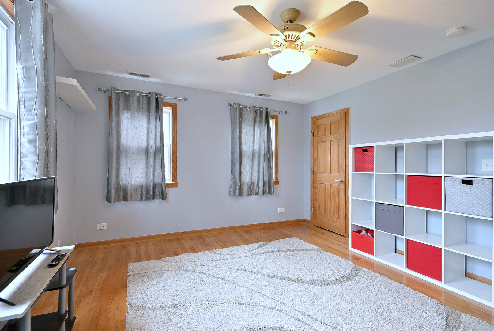 1495 East Algonquin Road Des Plaines, IL 60016 - Photo 31 of 41 a bedroom with a bed cabinets and window