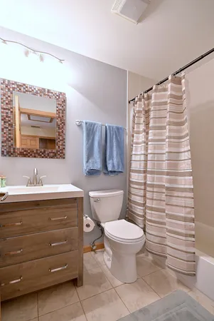 $487,000 | 1495 East Algonquin Road, Des Plaines, IL 60016