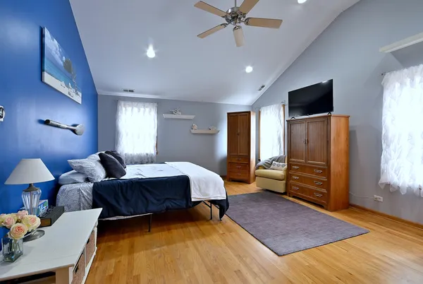 $487,000 | 1495 East Algonquin Road, Des Plaines, IL 60016