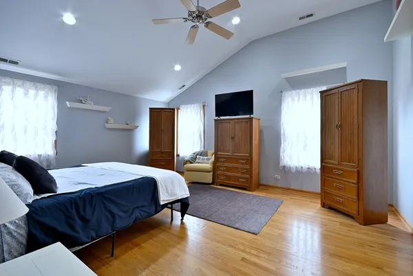 $487,000 | 1495 East Algonquin Road, Des Plaines, IL 60016