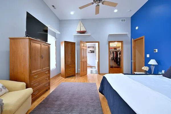 $487,000 | 1495 East Algonquin Road, Des Plaines, IL 60016