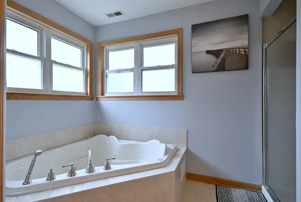 $487,000 | 1495 East Algonquin Road, Des Plaines, IL 60016