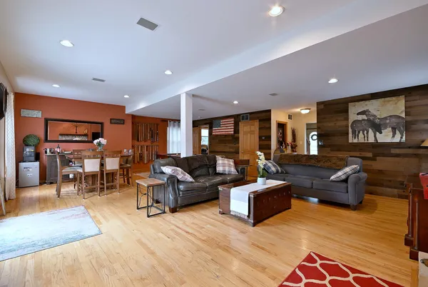 $487,000 | 1495 East Algonquin Road, Des Plaines, IL 60016