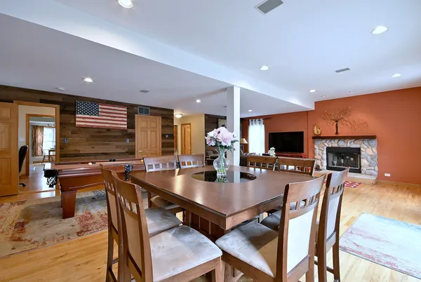 $487,000 | 1495 East Algonquin Road, Des Plaines, IL 60016