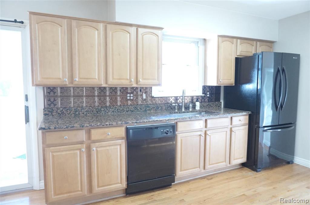 14441 Appletree Lane Fenton, MI 48430 - Photo 3 of 20