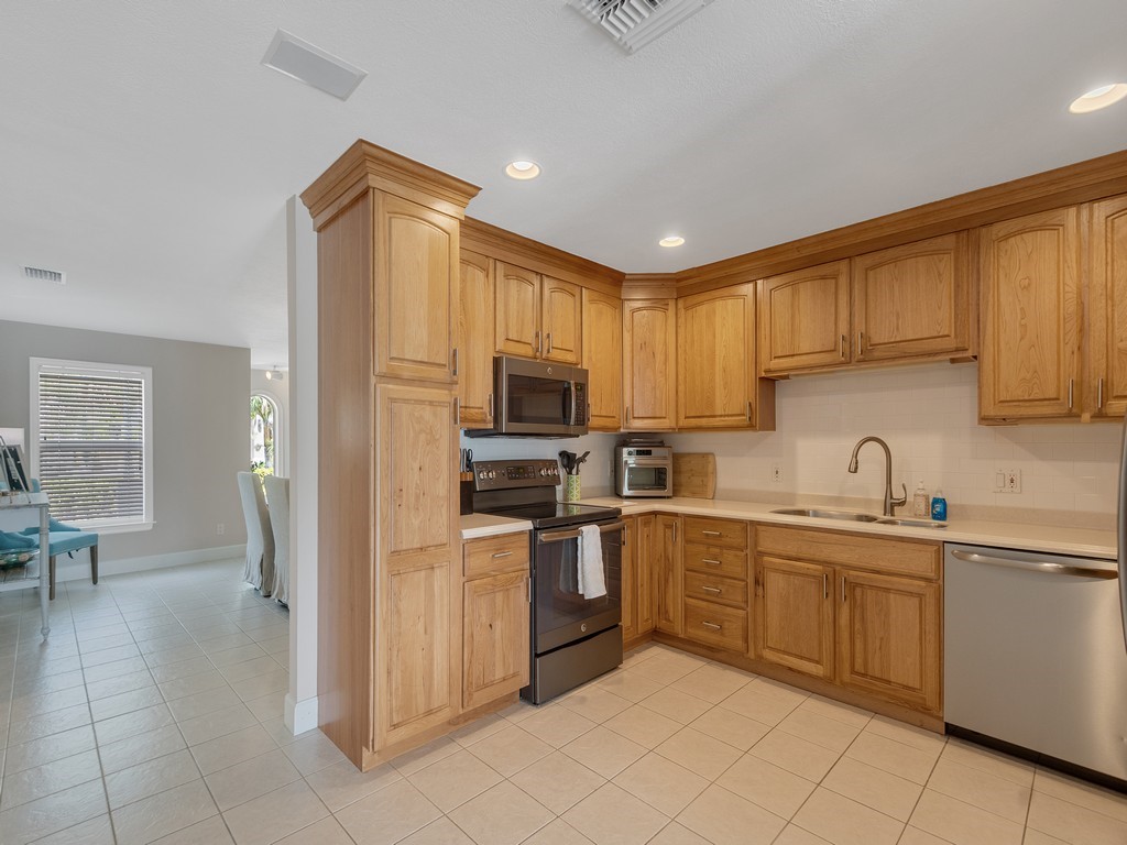 1914 Robalo Drive Vero Beach, FL 32960 - Photo 8 of 36