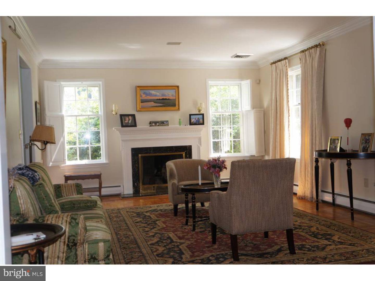 142 Golfview Road Darby, PA 19023 - Photo 3 of 6 Living Room
