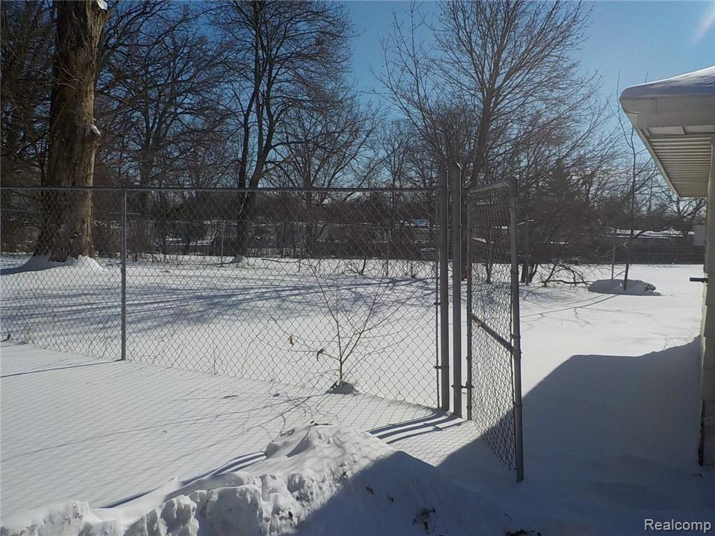 4473 Fenton Road Burton, MI 48529 - Photo 5 of 23