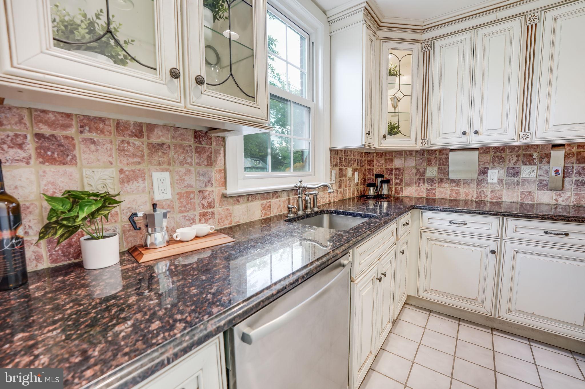 1408 Foxhall Road Northwest Washington, DC 20007 - Photo 5 of 43