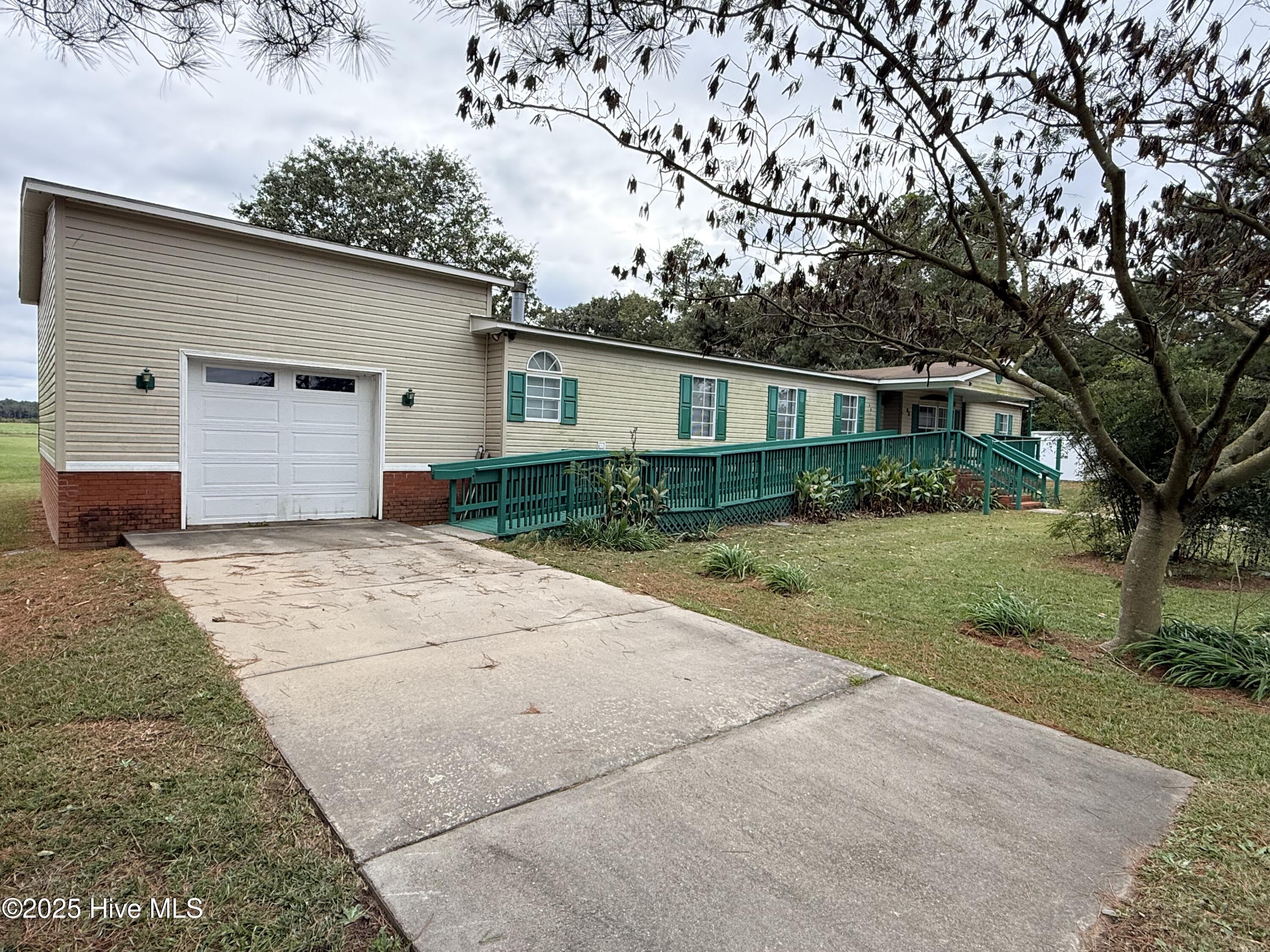 90 Alexander Lane Clinton, NC 28328 - Photo 2 of 18 IMG_1669