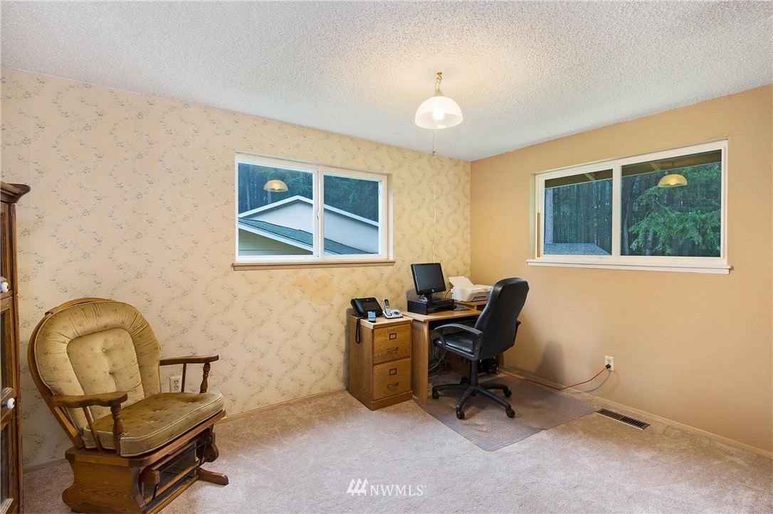 13922 Bandix Road Southeast Olalla, WA 98359 - Photo 14 of 25 Gallery Image 14