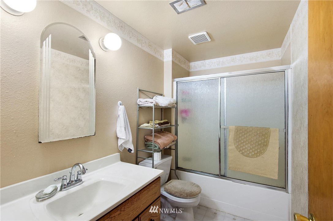 13922 Bandix Road Southeast Olalla, WA 98359 - Photo 16 of 25 Gallery Image 16