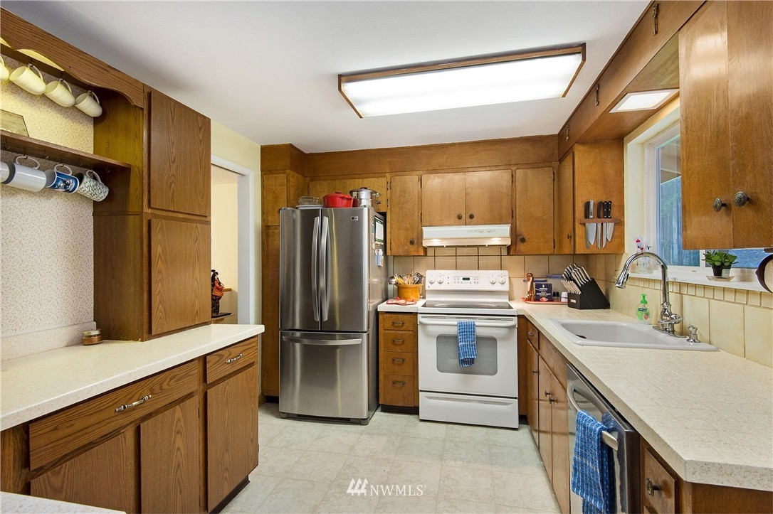 13922 Bandix Road Southeast Olalla, WA 98359 - Photo 10 of 25 Gallery Image 10