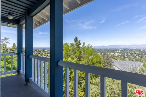 $1,699,999 | 3661 Sunswept Drive, Studio City, CA 91604