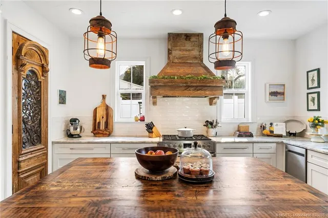 a view of a livingroom with furniture and hardwood