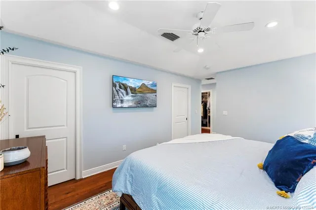 a close up view of a washer and dryer