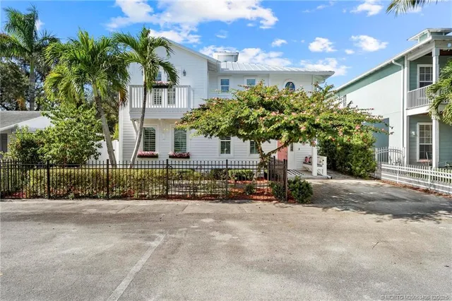 $1,865,000 | 516 Southwest Camden Avenue, Stuart, FL 34994