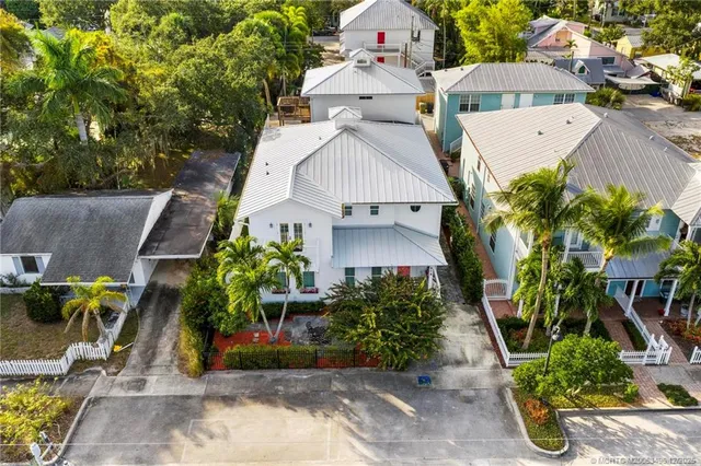 $1,865,000 | 516 Southwest Camden Avenue, Stuart, FL 34994