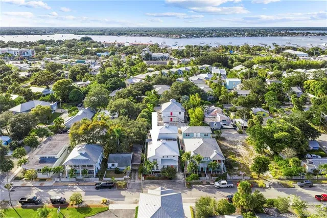 $1,865,000 | 516 Southwest Camden Avenue, Stuart, FL 34994