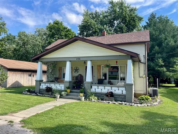 $31,975 | 206 West Illinois Street, Sorento, IL 62086